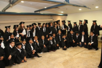 بالصور: مدرسة الزهراء الابتدائية تحتفل بتخريج طلاب فوجها الثامن 